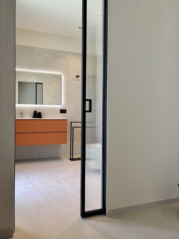 SETTANNI Suites Deluxe Room 15