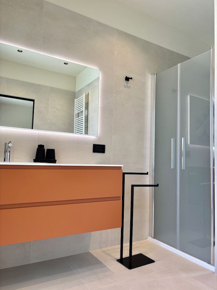 SETTANNI Suites Deluxe Room 6