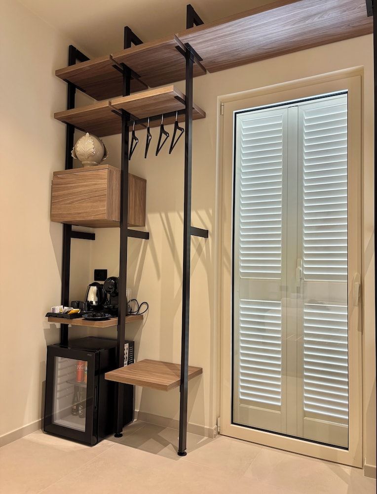 SETTANNI Suites Deluxe Room 11