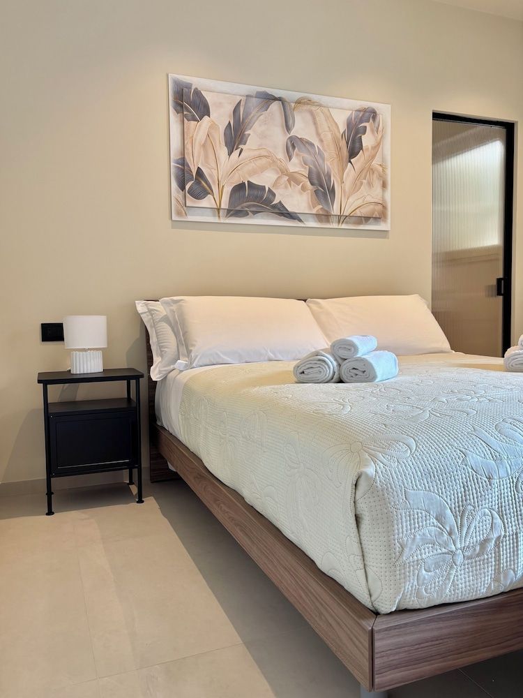 SETTANNI Suites Superior Room 11