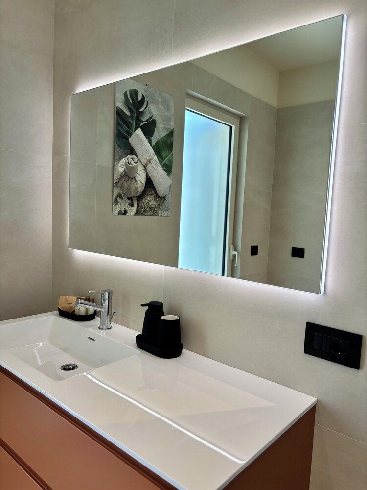 SETTANNI Suites Deluxe Room 7