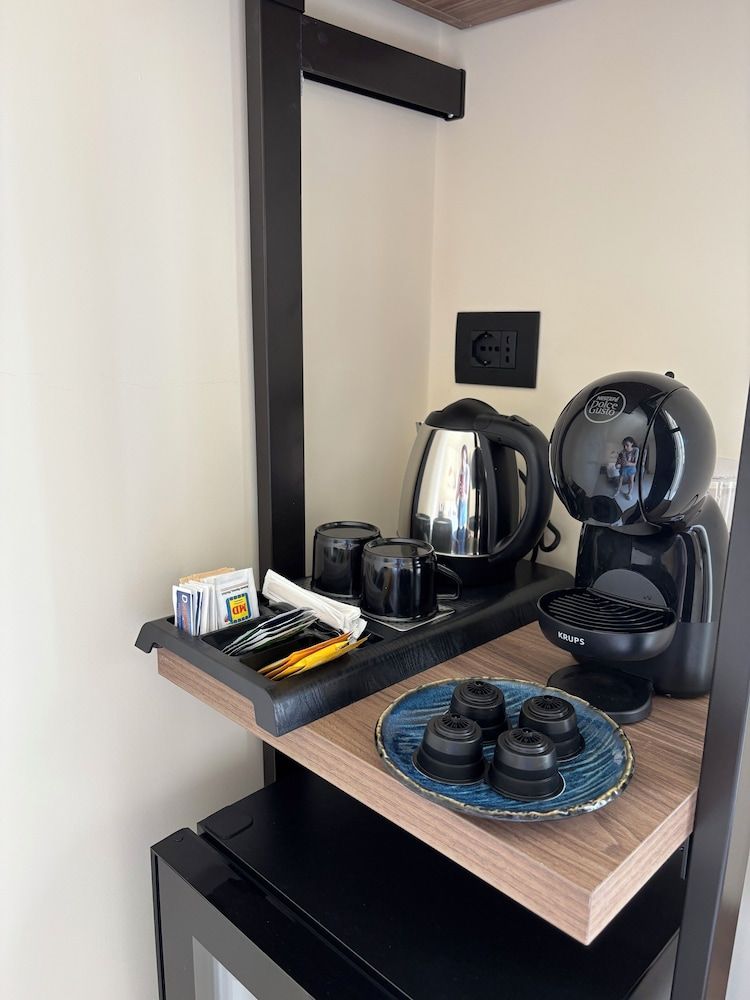 SETTANNI Suites Deluxe Room 8