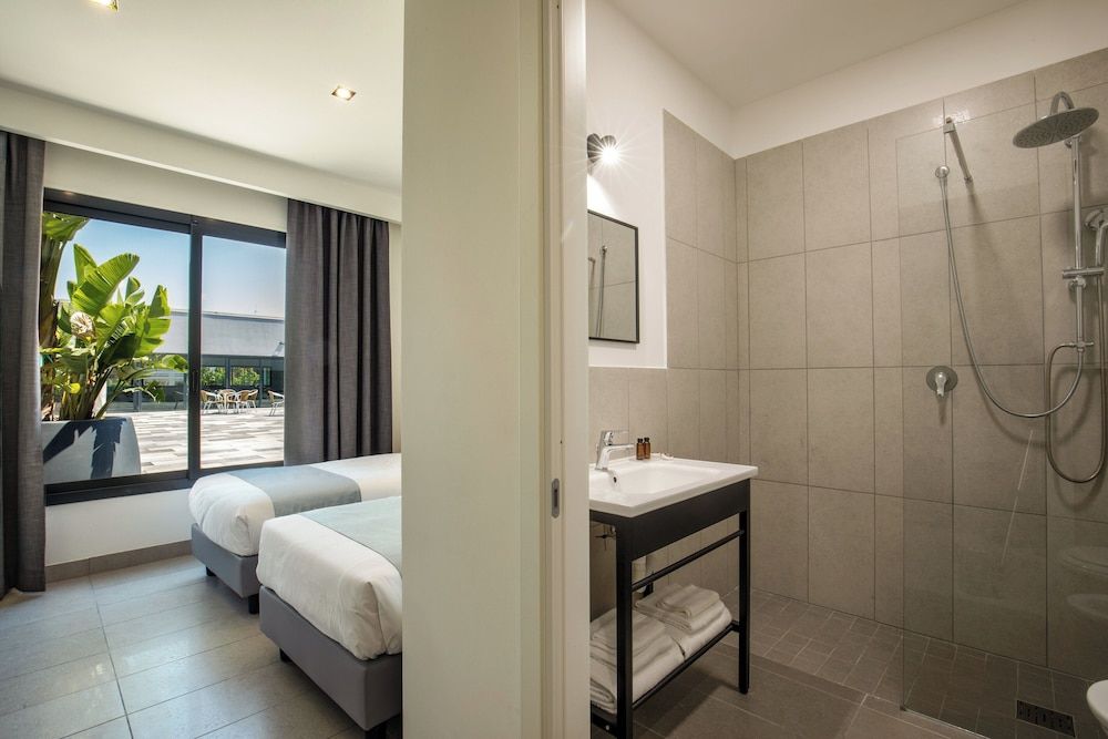 SIMON HOTEL APRILIA Twin Room 2