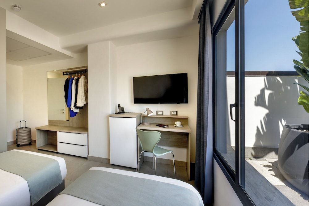 SIMON HOTEL APRILIA Twin Room 5