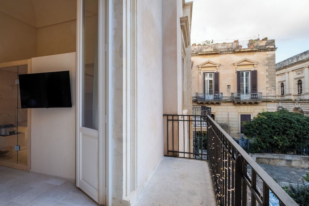 Palazzo Paisiello - Luxury Rooms Lecce Signature Double Room, 1 King Bed, City View 3