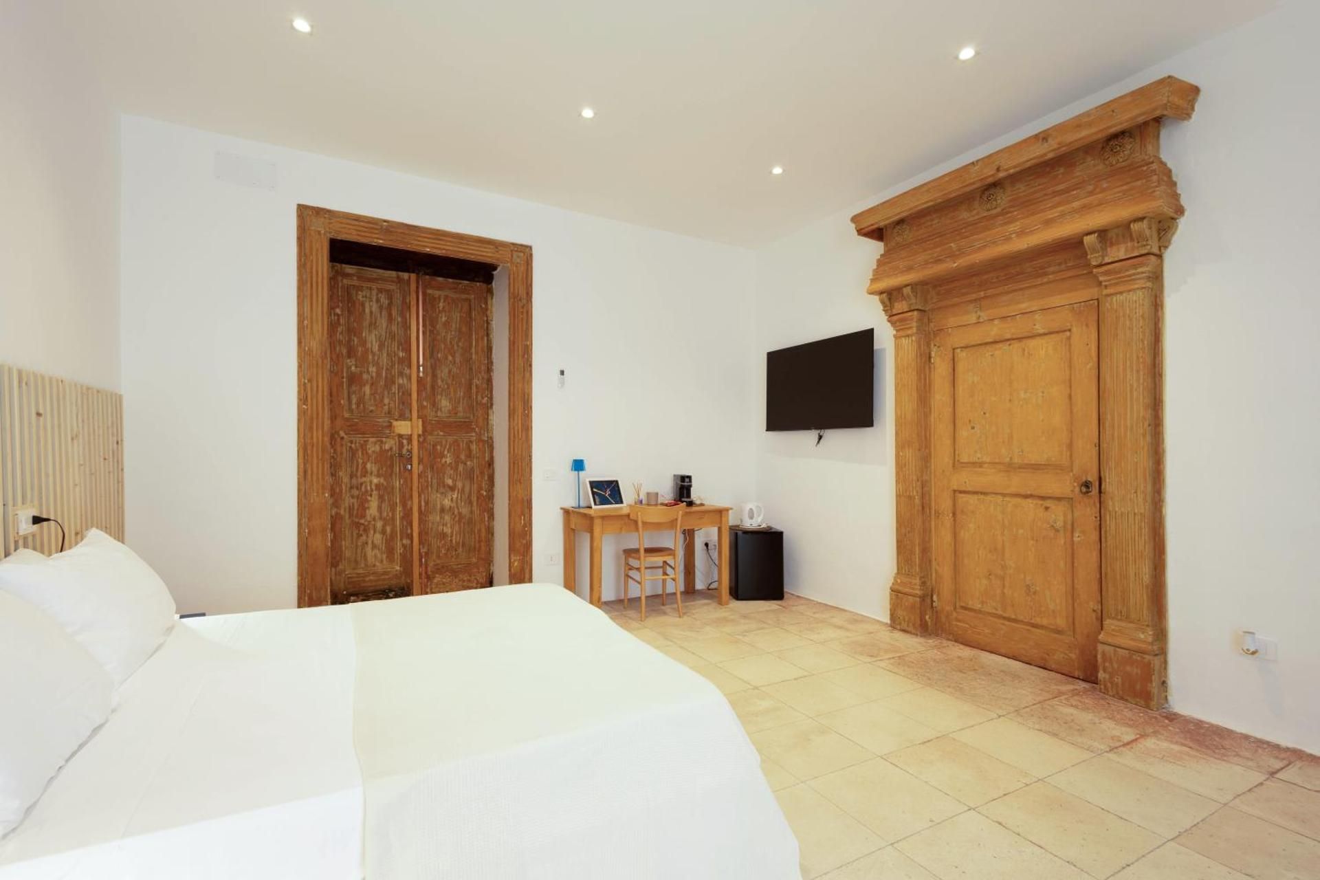 Deluxe Double or Twin Room with City View