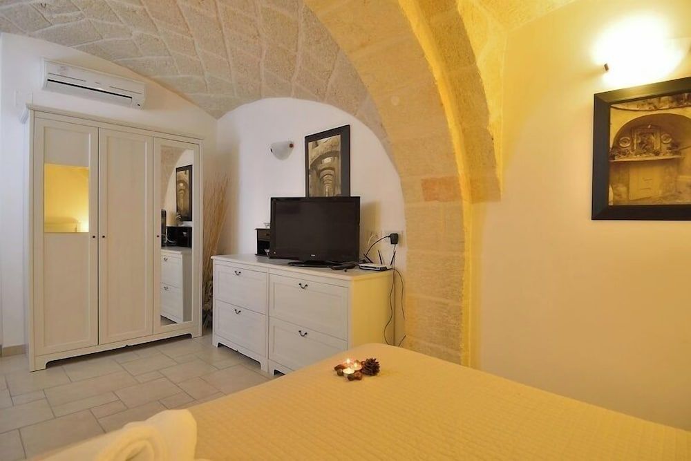 Palazzo Kapece Family Apartment, Courtyard View 3