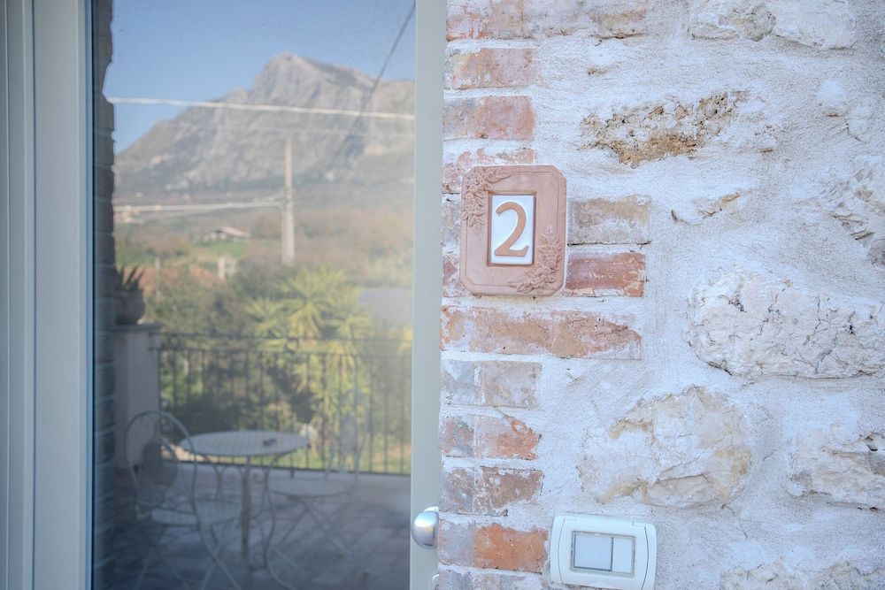 Casale nel Verde con Piscina e Vista