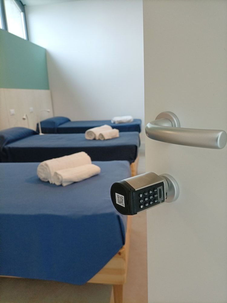 Bed and Bike Hostel Classic Triple Room 6