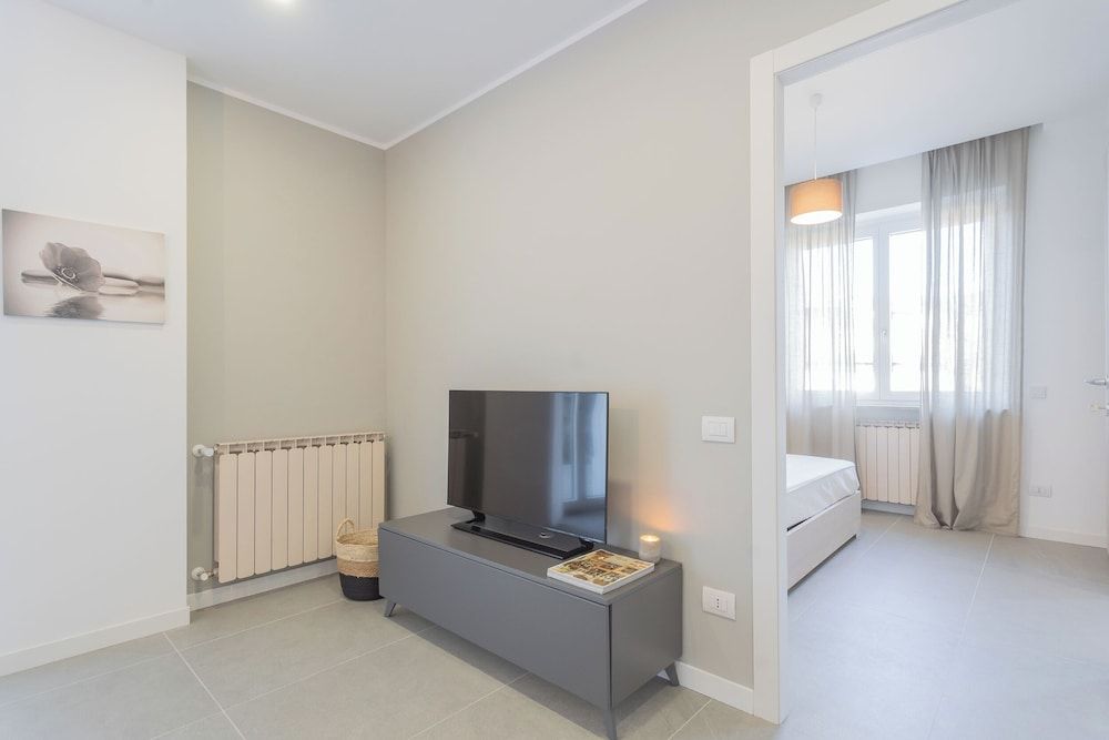 Isola Felice Grandate by Rent all Como Apartment (1 Bedroom) 12