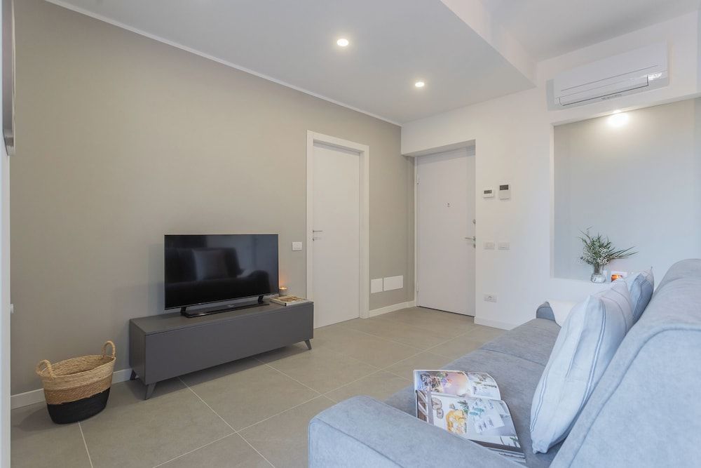 Isola Felice Grandate by Rent all Como Apartment (1 Bedroom) 15