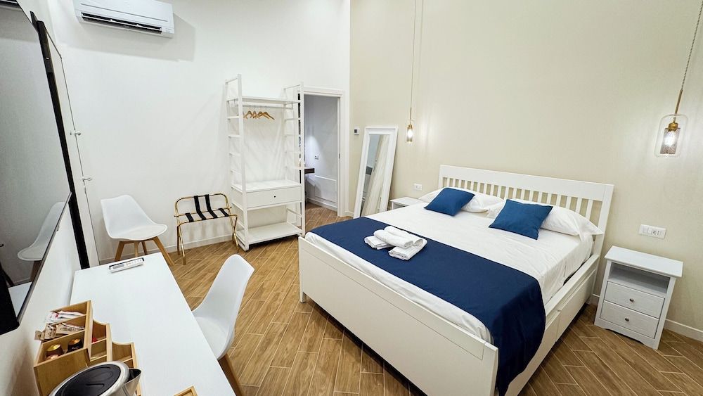 Giandra Rooms and Garden Classic Townhome 3