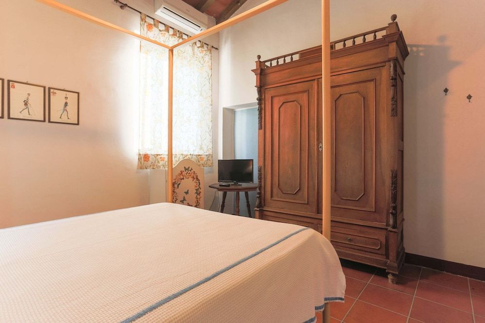 AGRITURISMO LE CORTI DELLA GUALDANA Camera Tiglio, vista tennis 2