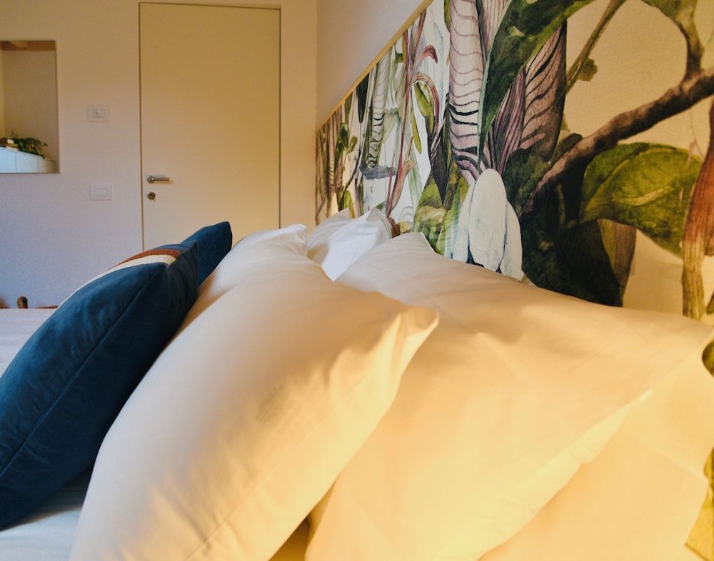 Comfort Suite, Courtyard View