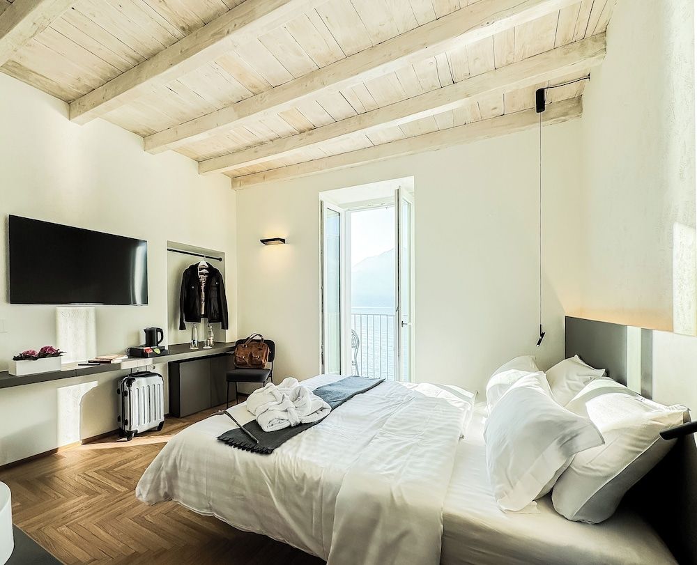 Deluxe Room, Balcony, Lake View
