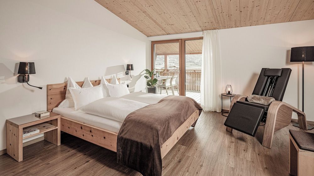 Deluxe Suite with infrared lounge chair, 2 Balconies, Mountain view