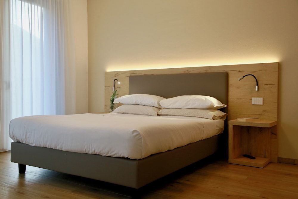 Bernina Suites -2min walk to Bernina Exp Studio, Balcony, Mountain View 3