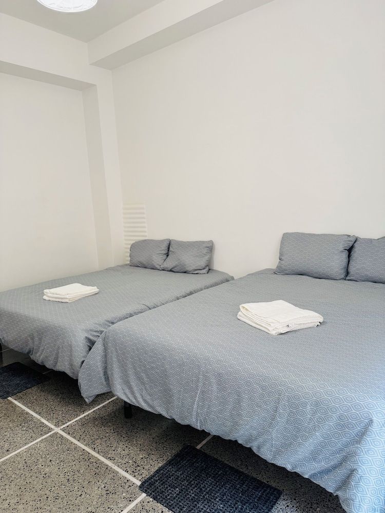 Affittacamere The Shuttle Classic Quadruple Room, City View 2