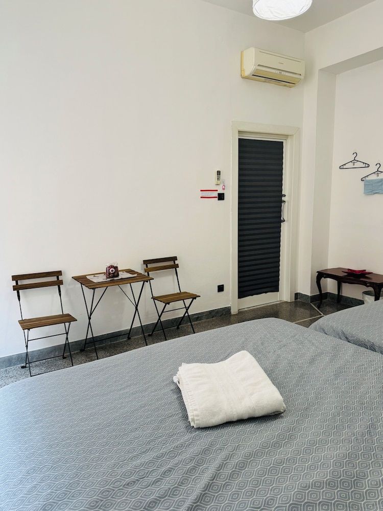 Affittacamere The Shuttle Classic Quadruple Room, City View 9