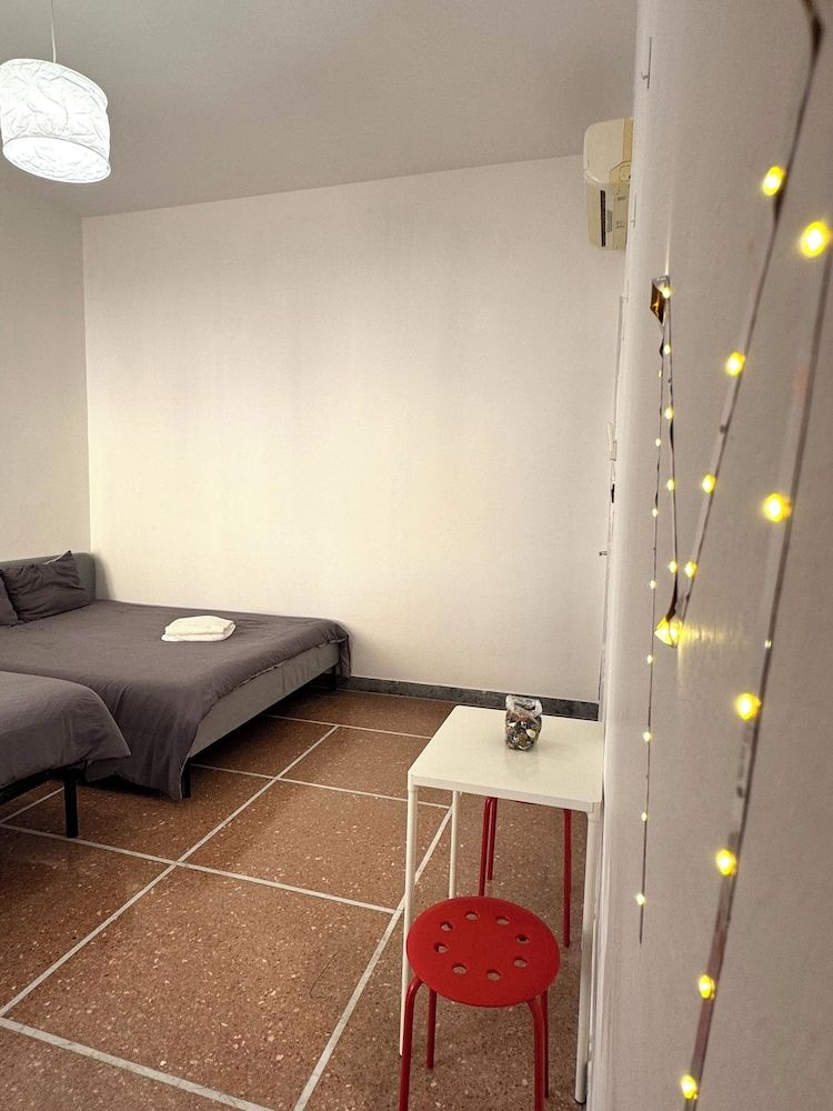 Affittacamere The Shuttle Comfort Quadruple Room, City View 8