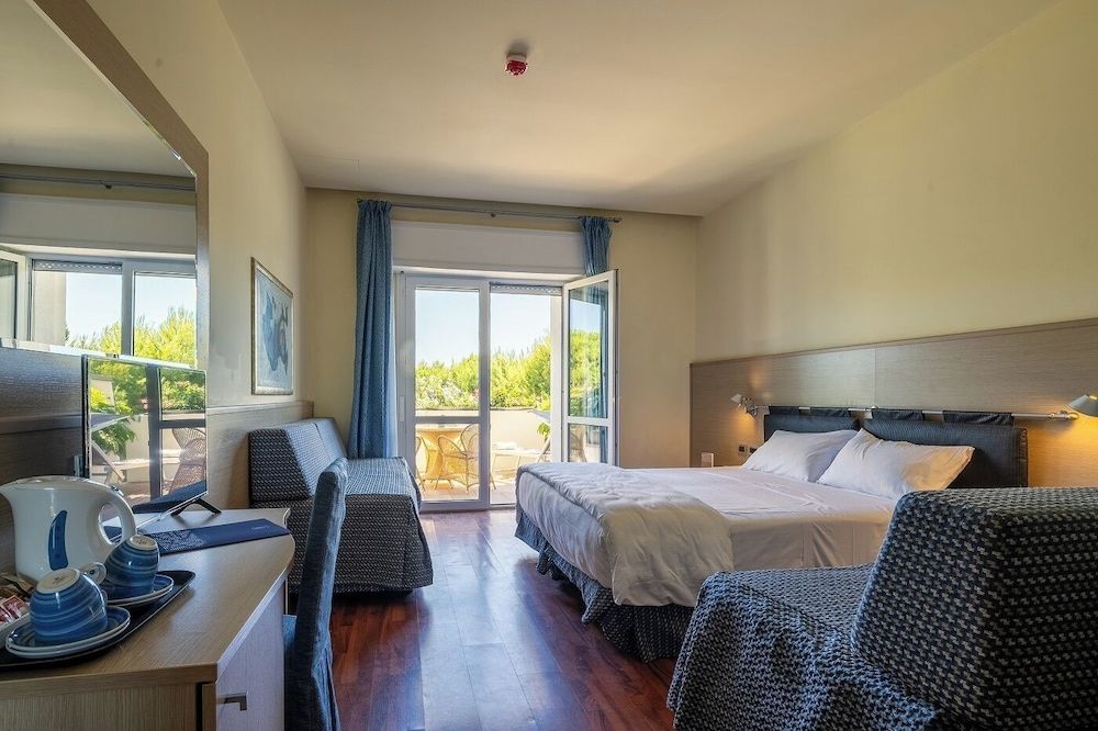 Superior Triple Room (Vista Mare)