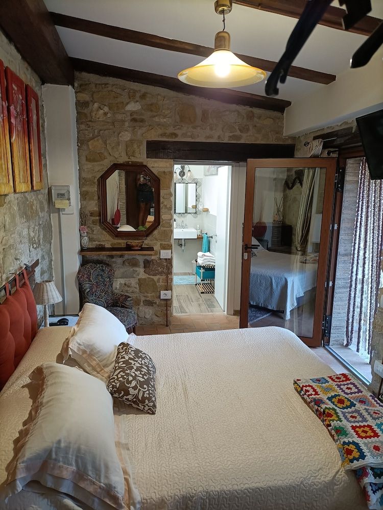 Casale I Calanchi Gubbio Deluxe Double Room, Hill View
