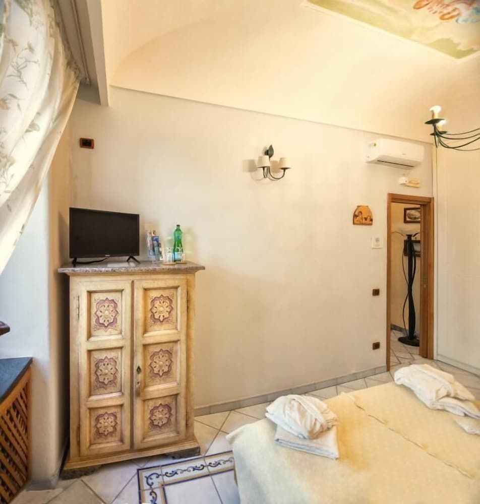La Finestra Sul Mare Classic Double Room 2