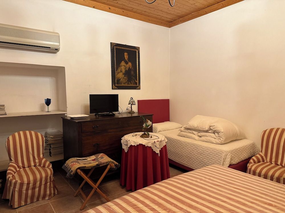 Classic Triple Room, Balcony, Hill View