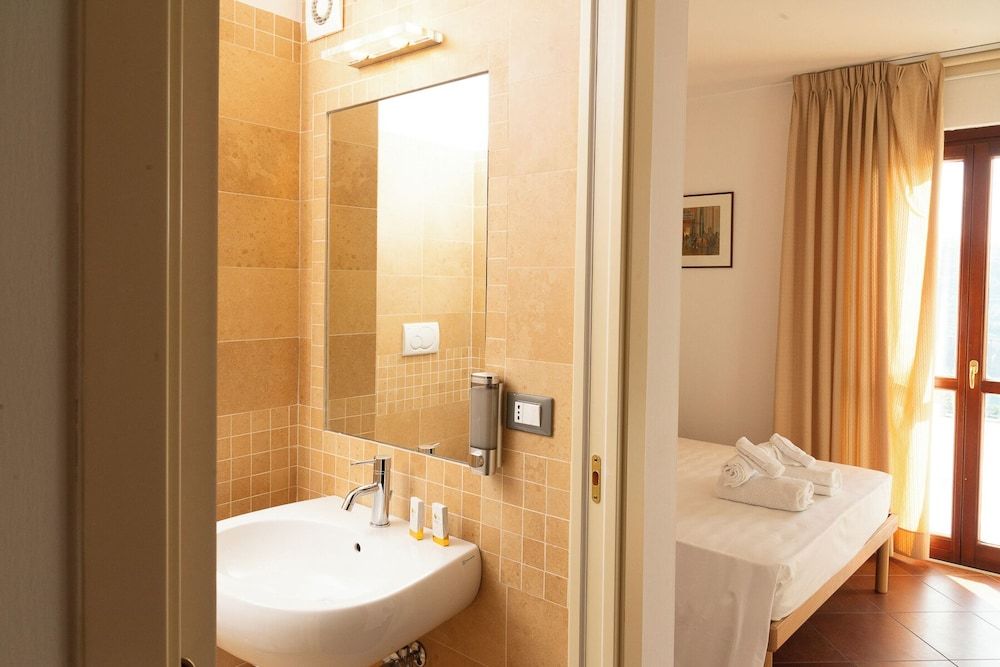 LA ROCCA RELAIS Superior Double Room, Valley View 7