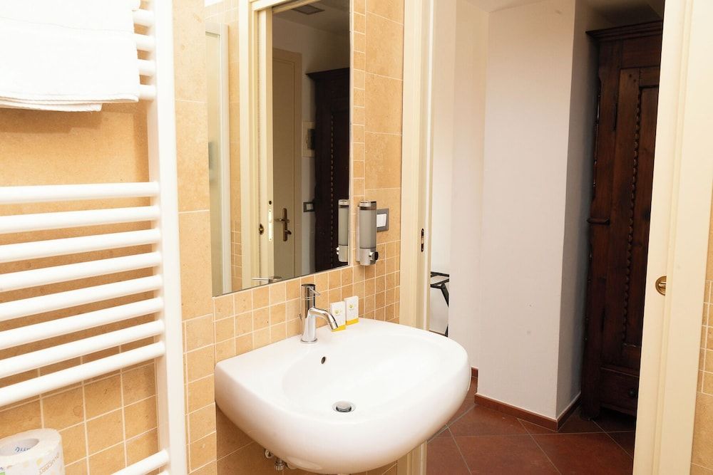 LA ROCCA RELAIS Superior Double Room, Valley View 10