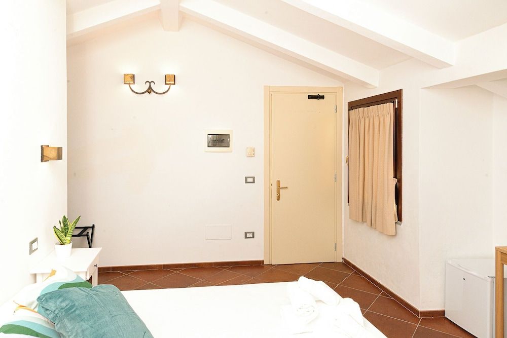 LA ROCCA RELAIS Classic Triple Room 2