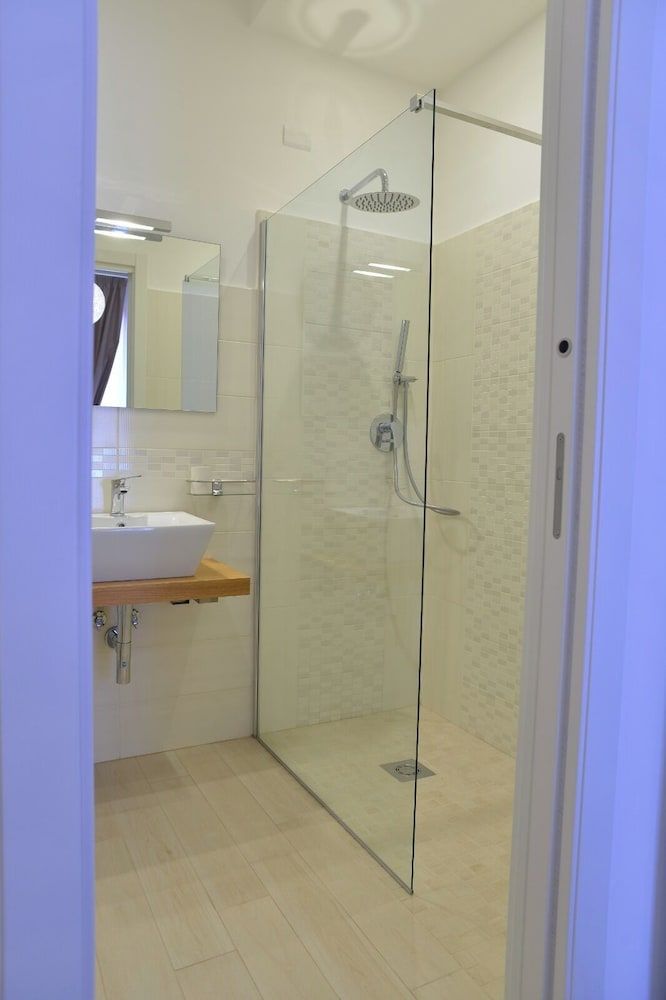 Villa Miriam Deluxe Double Room 3