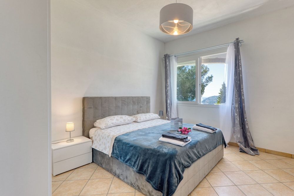 Family Apartment, Multiple Bedrooms, Mountainside (Miramare 2 LUX - Total Sea View)