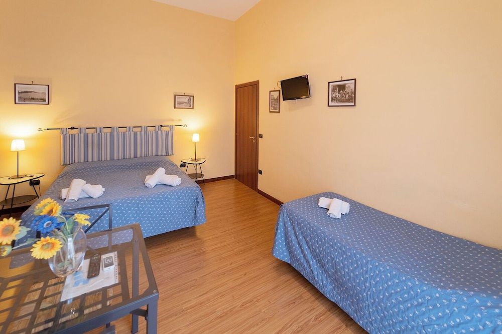 Comfort Quadruple Room, City View, Annex Building (Via Donnalbina 56)