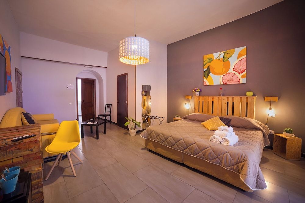 Comfort Studio Suite, City View, Annex Building (Pzz Dante, Vico Carceri S. Felice 13)
