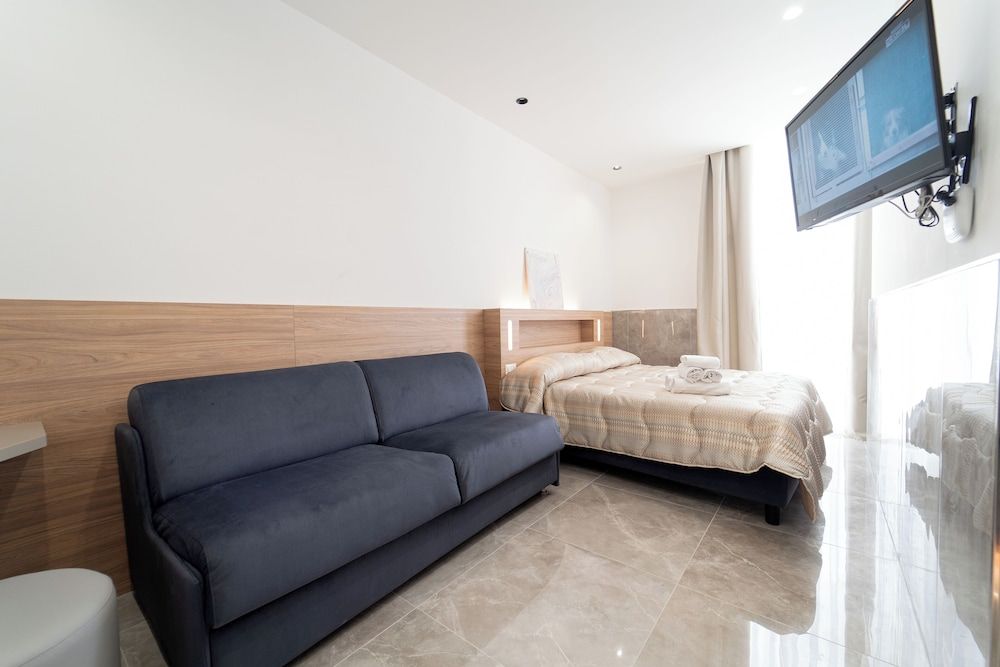 Junior Studio Suite, Annex Building (Vico Giardinetto 84)