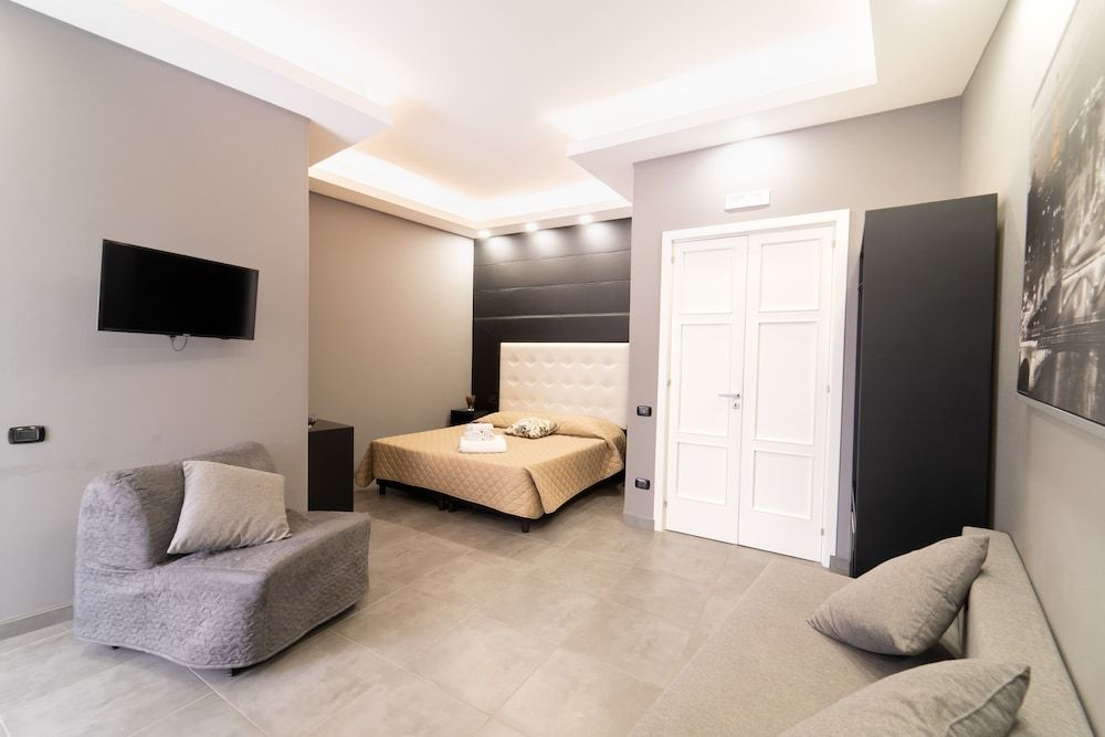 Luxury Studio Suite, Hot Tub, Annex Building