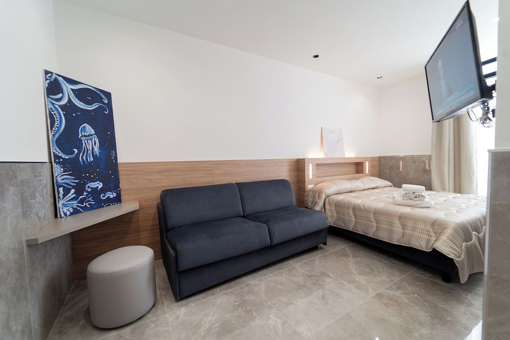 Junior Studio Suite, City View, Annex Building (Via De Pretis 88)
