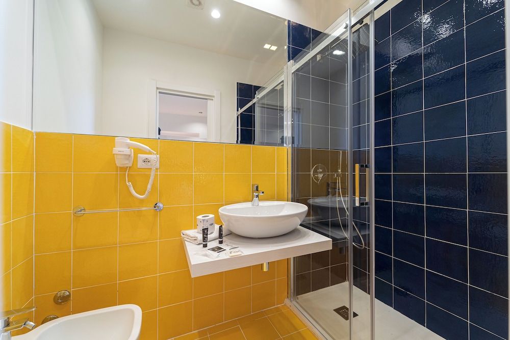 H.R. BOUTIQUE PORTO NAPOLI CENTRO by ClaPa Group Dislocated Hospitality Superior Room, Balcony, Annex Building (Vico Giardinetto 84) 4