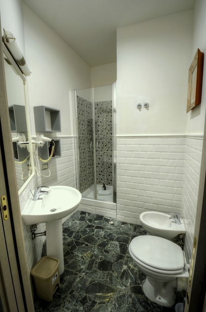 Palazzo Alibrandi Deluxe Double Room, City View 6