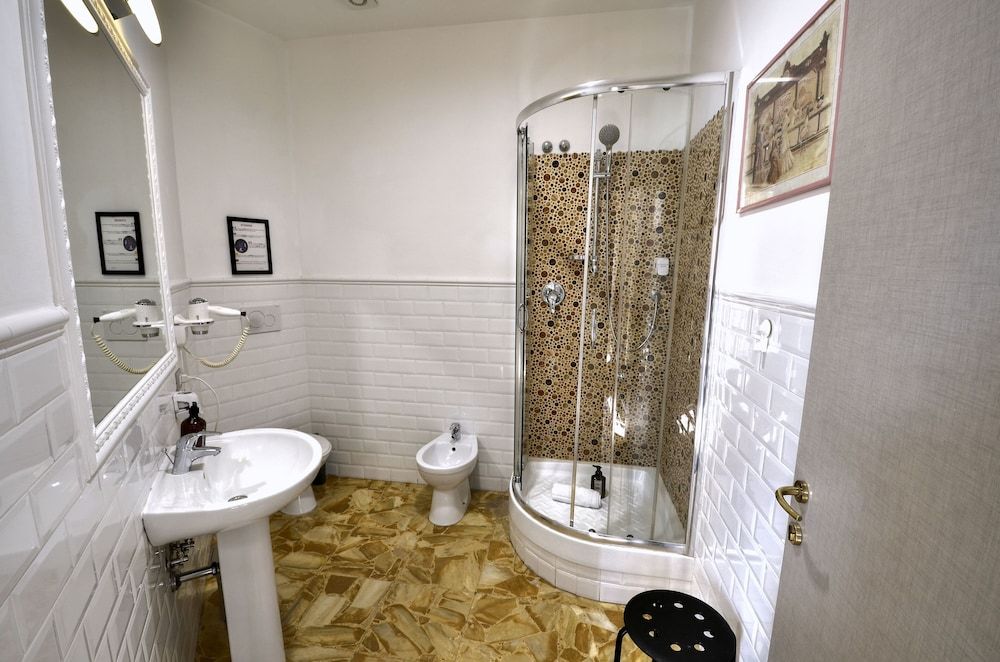 Palazzo Alibrandi Superior Quadruple Room, City View 6