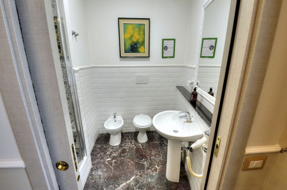 Palazzo Alibrandi Deluxe Double Room, City View 9