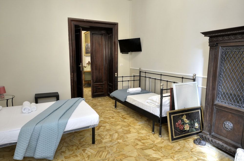 Palazzo Alibrandi Superior Quadruple Room, City View