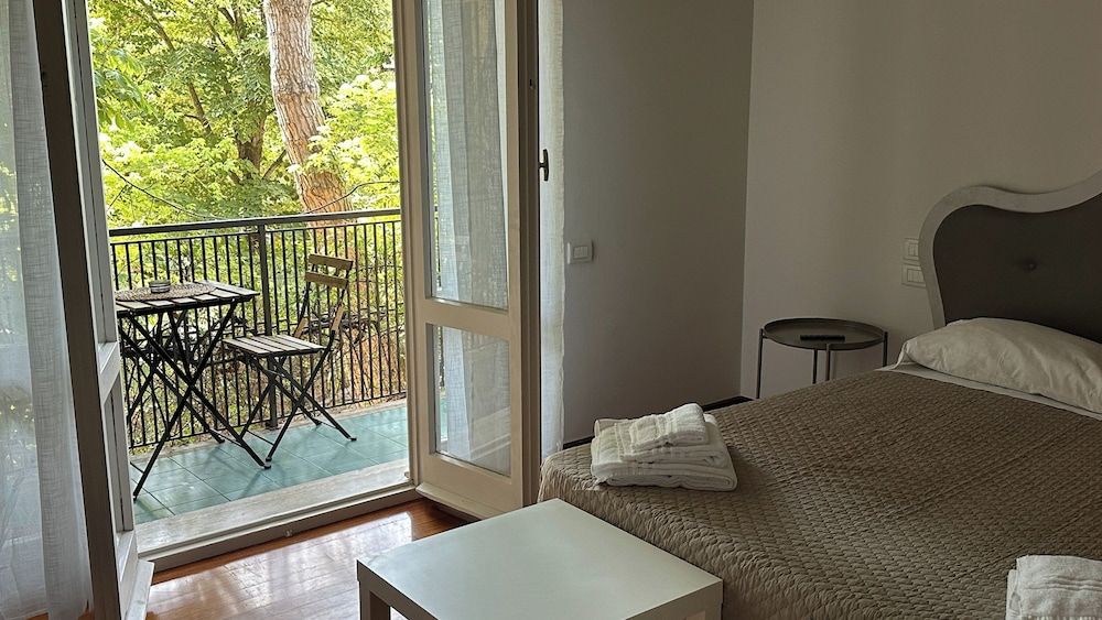 Room & Breakfast D'Annunzio Triple Room, Garden View 11