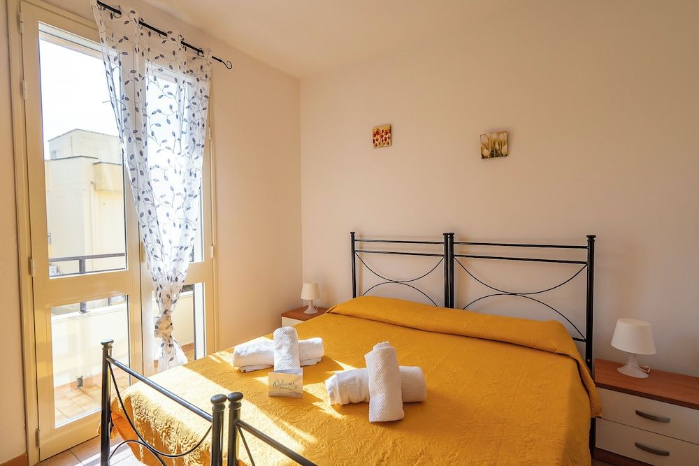 Family House, 2 Bedrooms, 2 Bathrooms (Villino Sole 2 AIRCO Near Beach &)