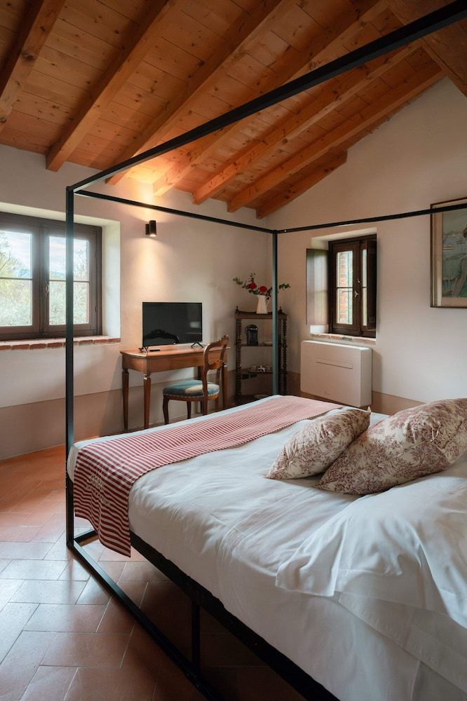 Junior Room, Lake View