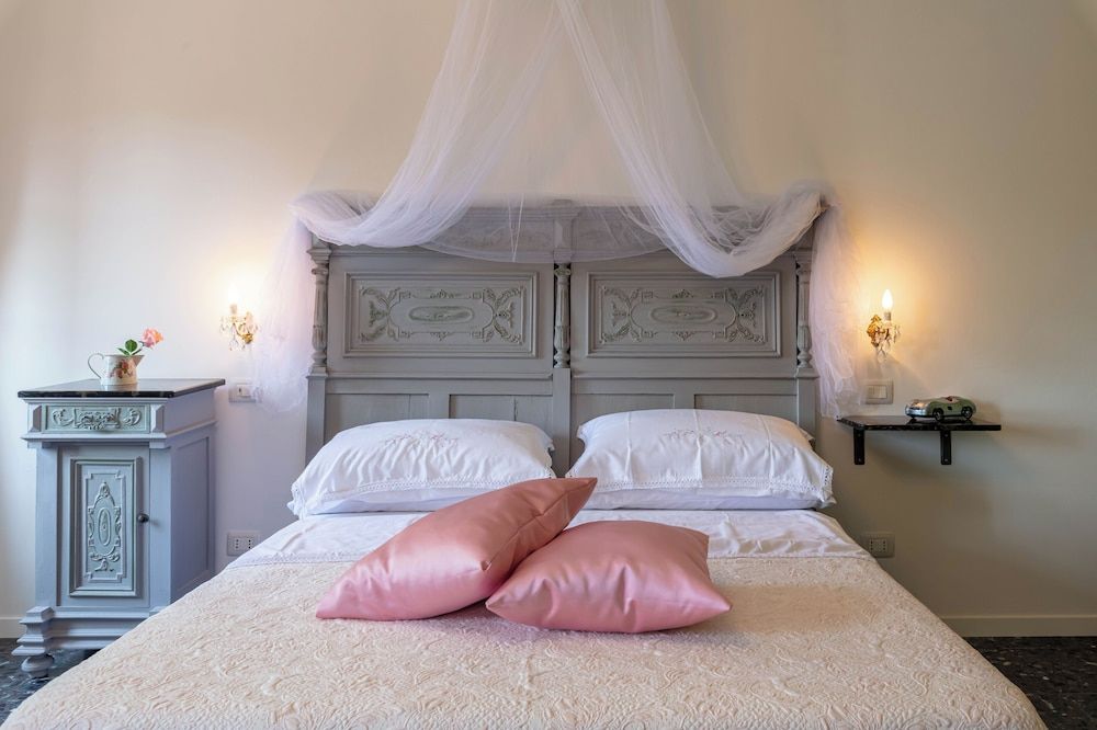 VINTAGE ROSE DELUXE ROOM GARDEN VIEW