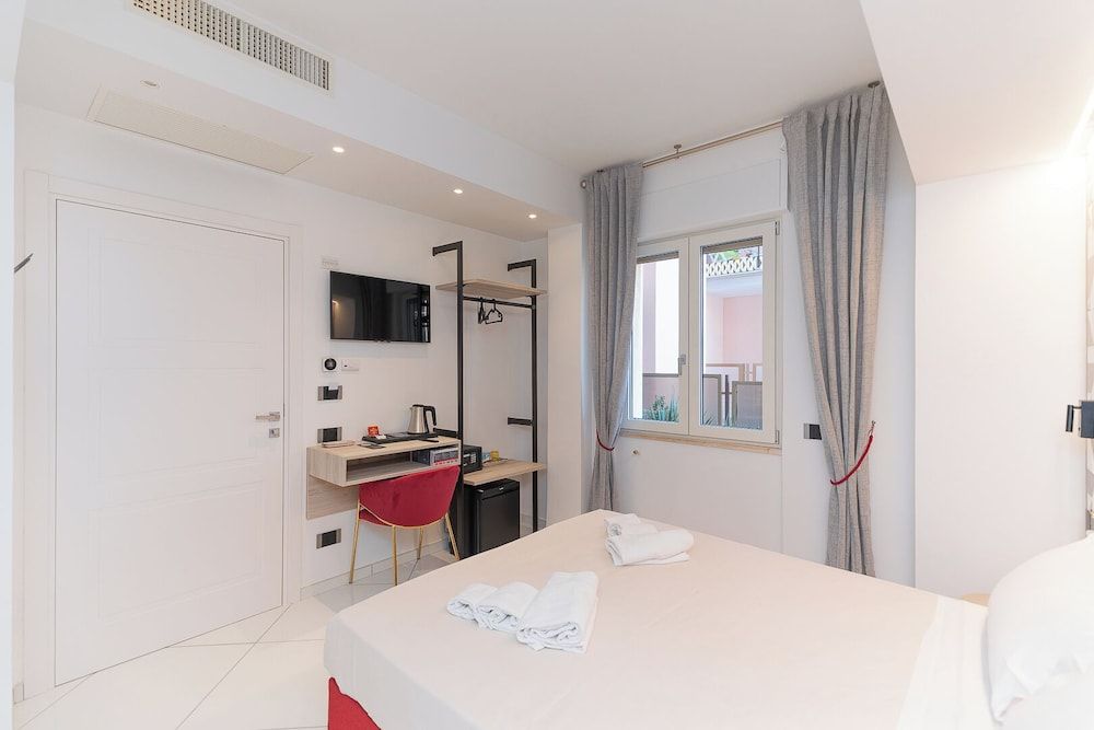 Maiori Suites Superior Room 13