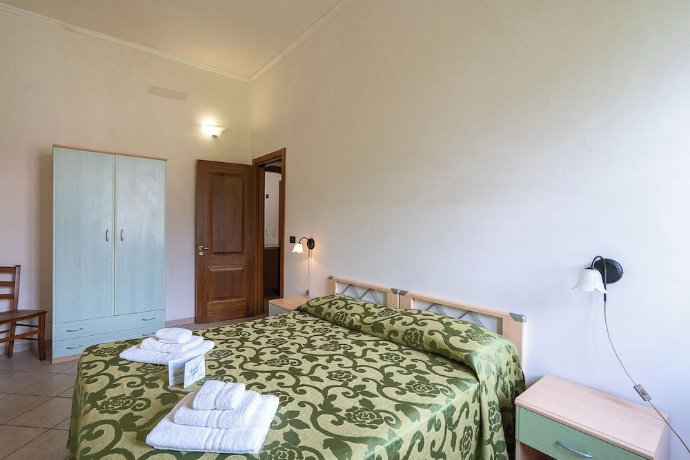 Family Apartment, Multiple Bedrooms, 2 Bathrooms (Family Village T2 Pool And Sea)
