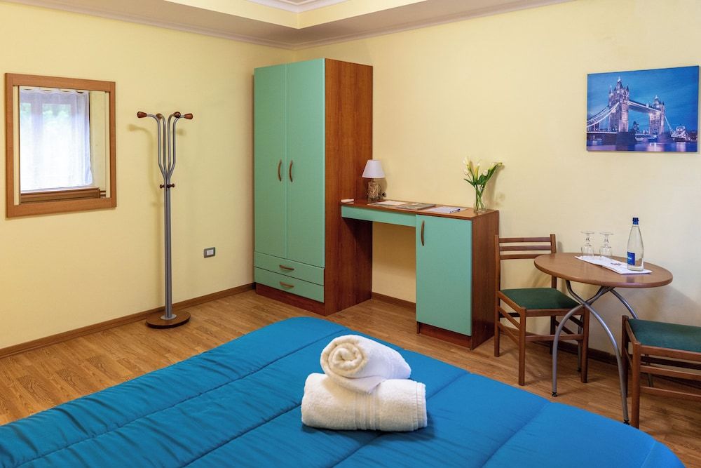 Avernum Relais Classic Triple Room 9